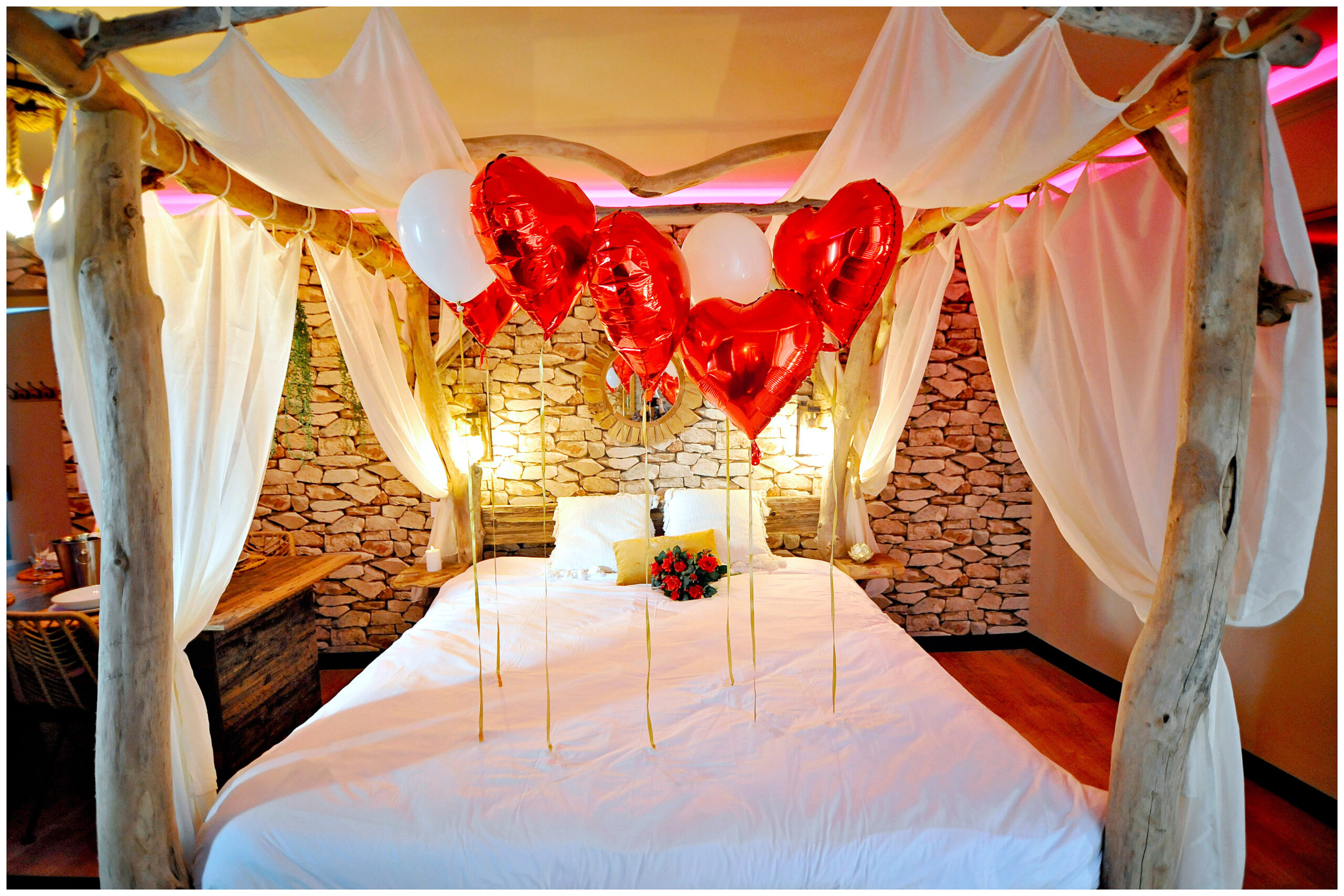 Blossom Interiors - Décoration d'intérieur logement locatif - airbnb - booking - love room - logement atypique et à thème - location saisonnière - location - colocation - rénovation - investissement immobilier - réservez votre nuit en amoureux dans un logement atypique haut de gamme immobilier