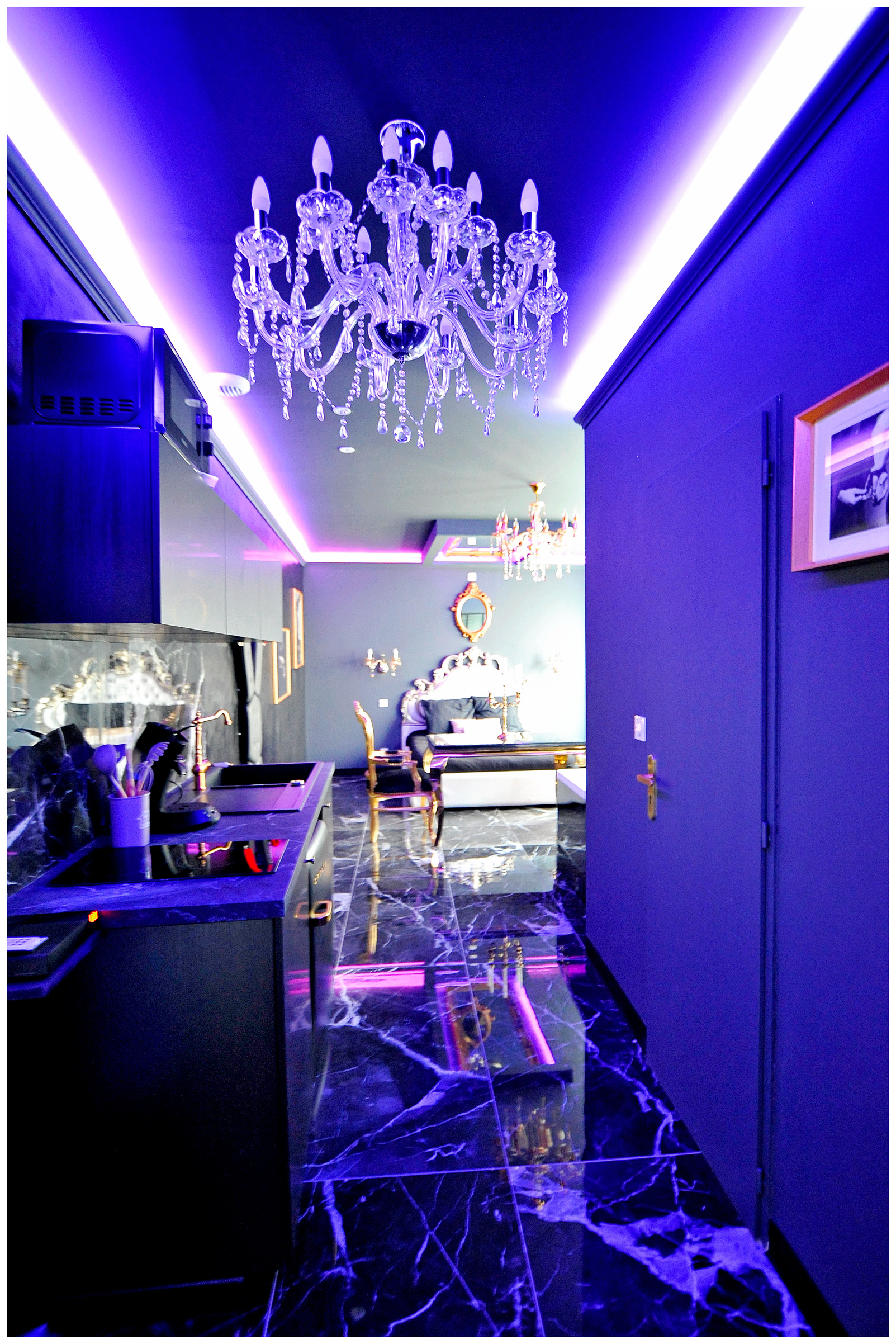 Blossom Interiors - Décoration d'intérieur logement locatif - airbnb - booking - love room - logement atypique et à thème - location saisonnière - location - colocation - rénovation - investissement immobilier - réservez votre nuit en amoureux dans un logement atypique haut de gamme