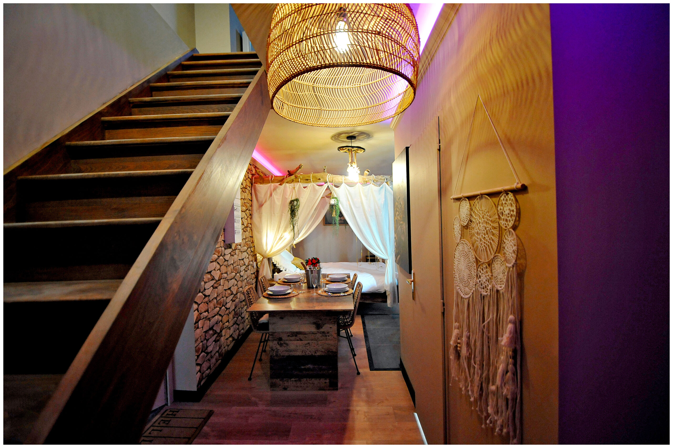 Blossom Interiors - Décoration d'intérieur logement locatif - airbnb - booking - love room - logement atypique et à thème - location saisonnière - location - colocation - rénovation - investissement immobilier - réservez votre nuit en amoureux dans un logement atypique haut de gamme immobilier