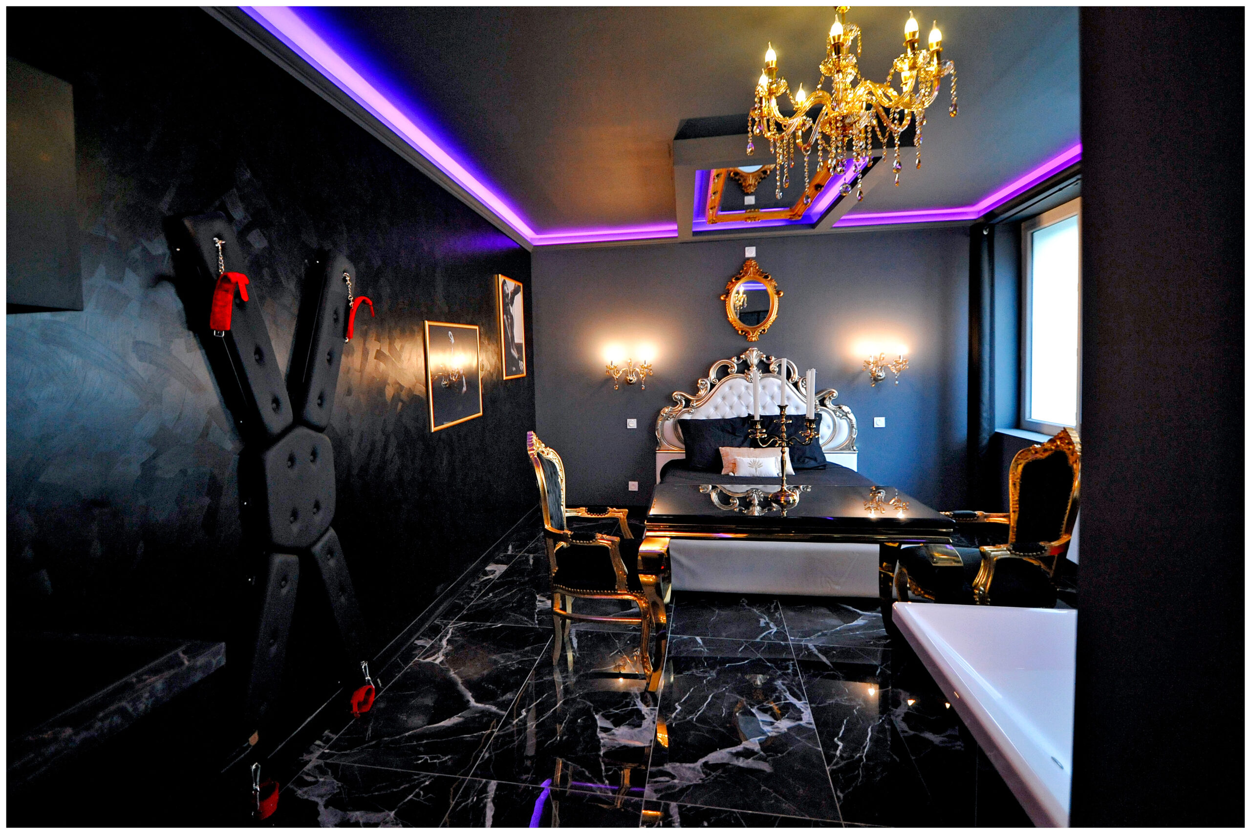 Blossom Interiors - Décoration d'intérieur logement locatif - airbnb - booking - love room - logement atypique et à thème - location saisonnière - location - colocation - rénovation - investissement immobilier - réservez votre nuit en amoureux dans un logement atypique haut de gamme
