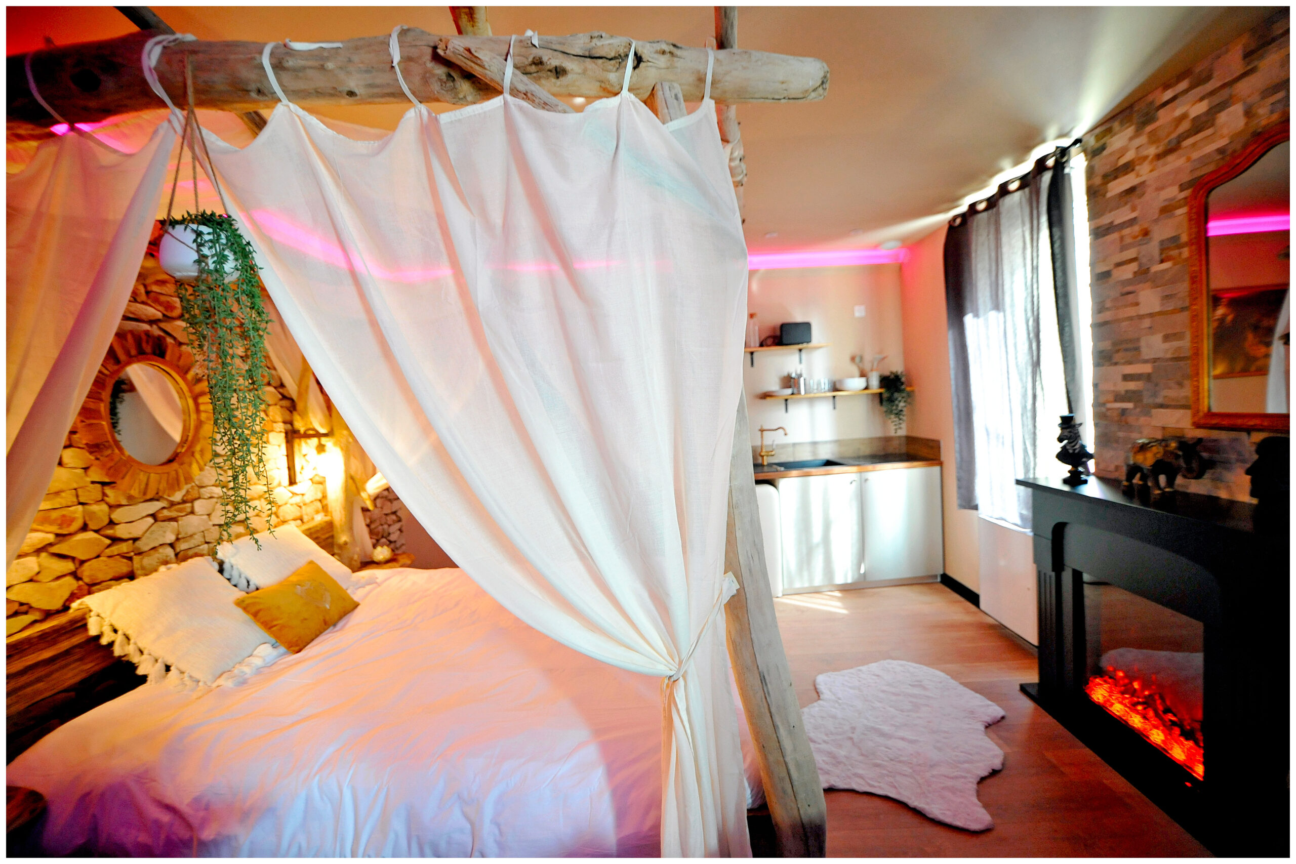 Blossom Interiors - Décoration d'intérieur logement locatif - airbnb - booking - love room - logement atypique et à thème - location saisonnière - location - colocation - rénovation - investissement immobilier - réservez votre nuit en amoureux dans un logement atypique haut de gamme immobilier