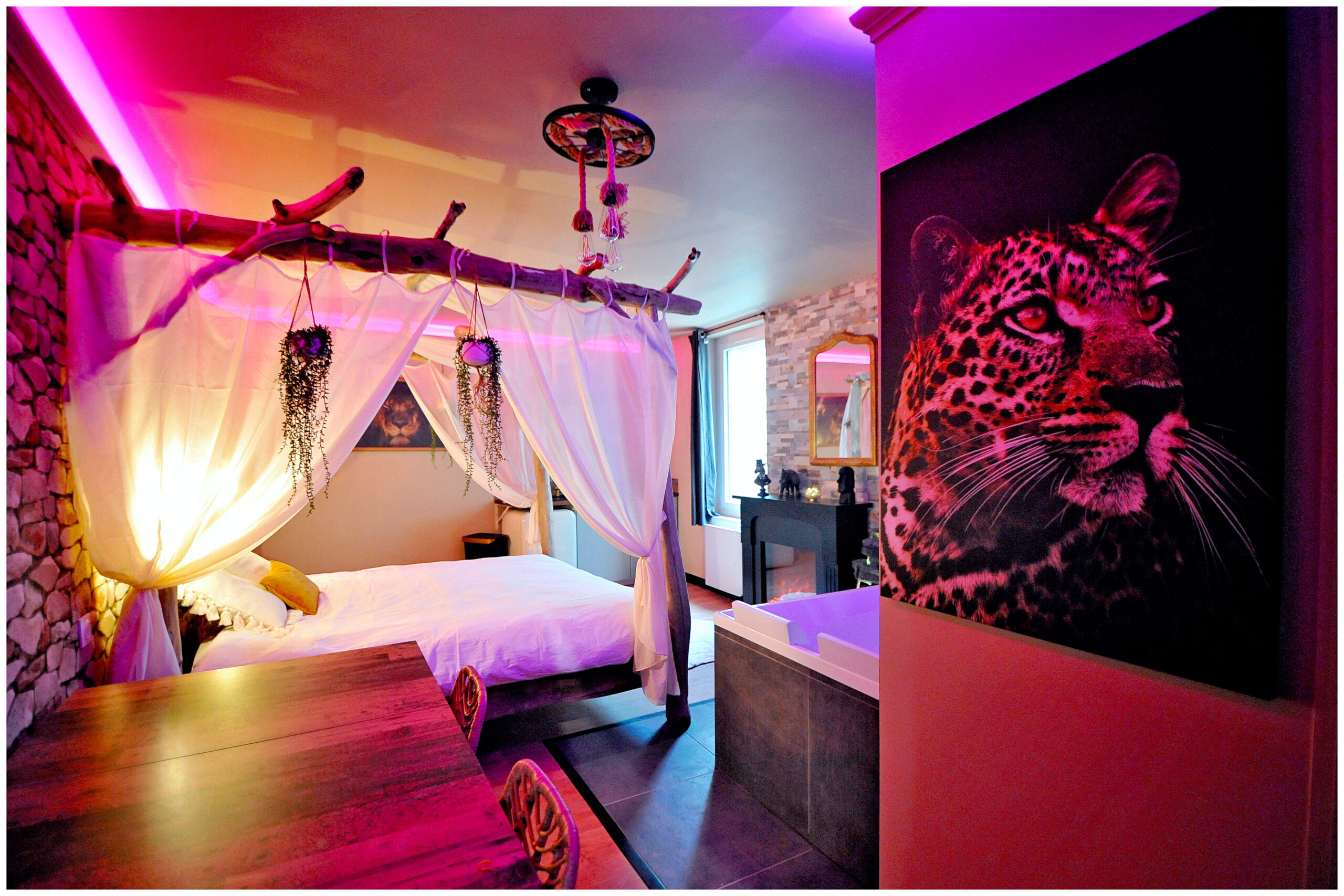 Blossom Interiors - Décoration d'intérieur logement locatif - airbnb - booking - love room - logement atypique et à thème - location saisonnière - location - colocation - rénovation - investissement immobilier - réservez votre nuit en amoureux dans un logement atypique haut de gamme immobilier