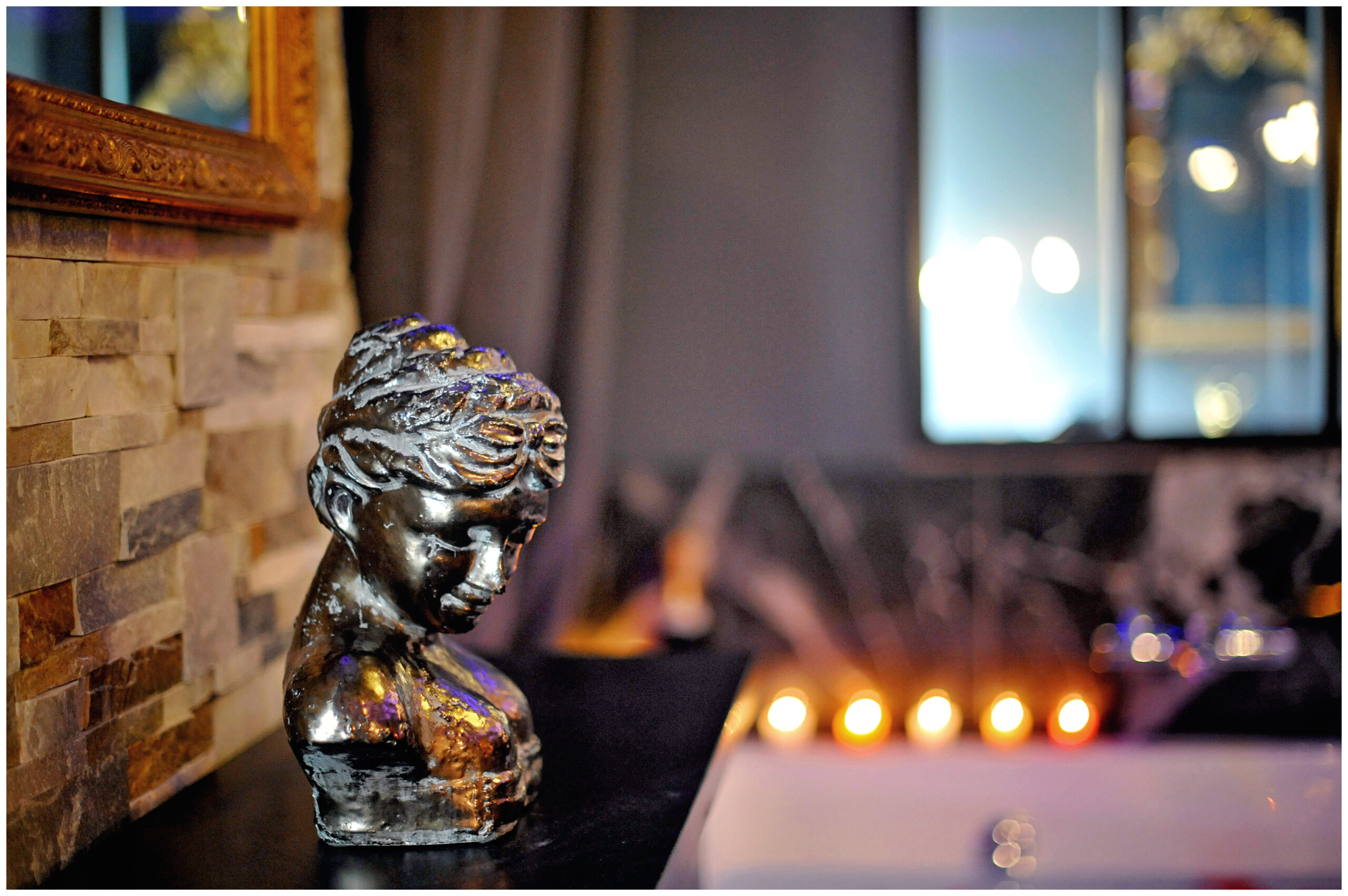 Blossom Interiors - Décoration d'intérieur logement locatif - airbnb - booking - love room - logement atypique et à thème - location saisonnière - location - colocation - rénovation - investissement immobilier - réservez votre nuit en amoureux dans un logement atypique haut de gamme
