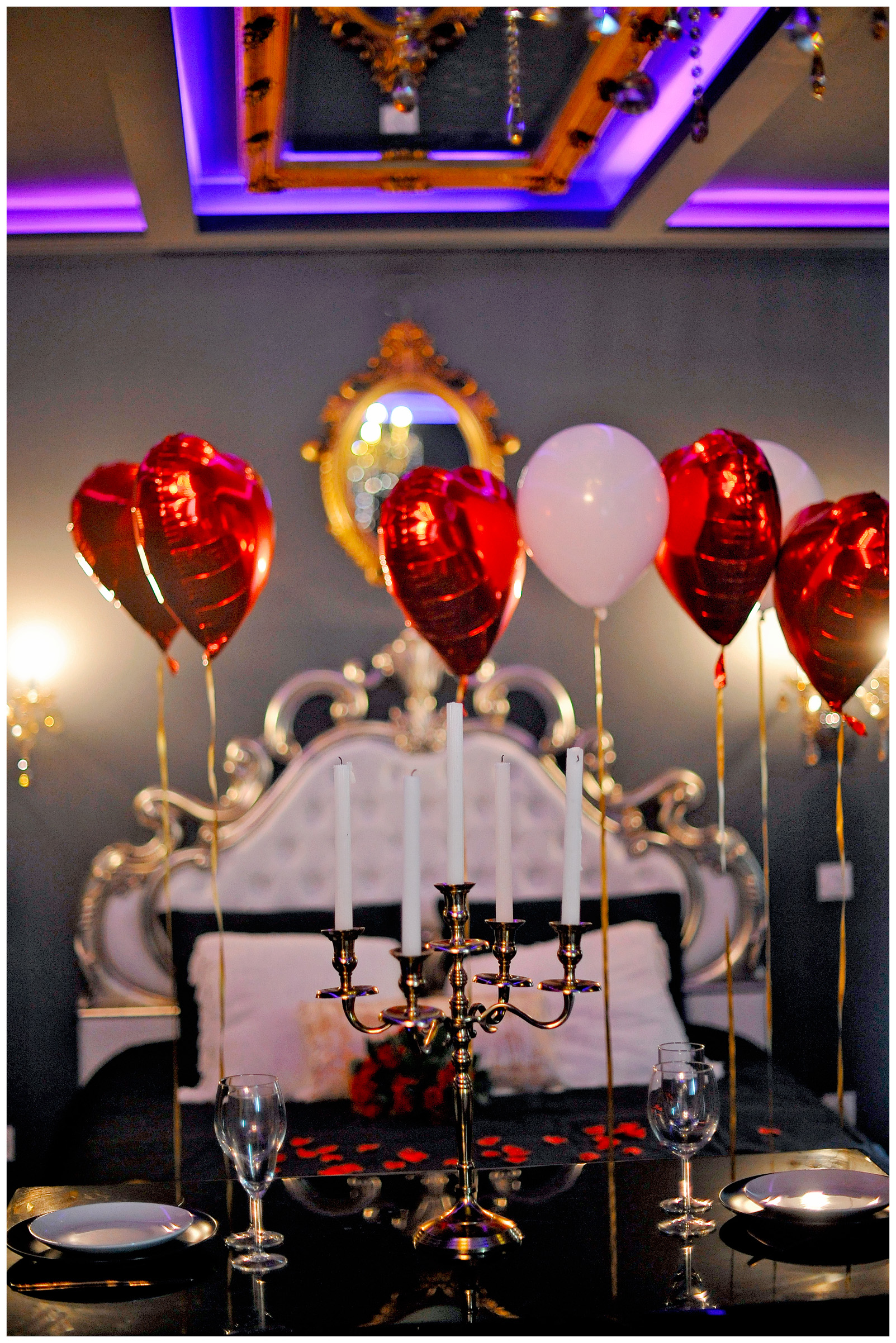 Blossom Interiors - Décoration d'intérieur logement locatif - airbnb - booking - love room - logement atypique et à thème - location saisonnière - location - colocation - rénovation - investissement immobilier - réservez votre nuit en amoureux dans un logement atypique haut de gamme