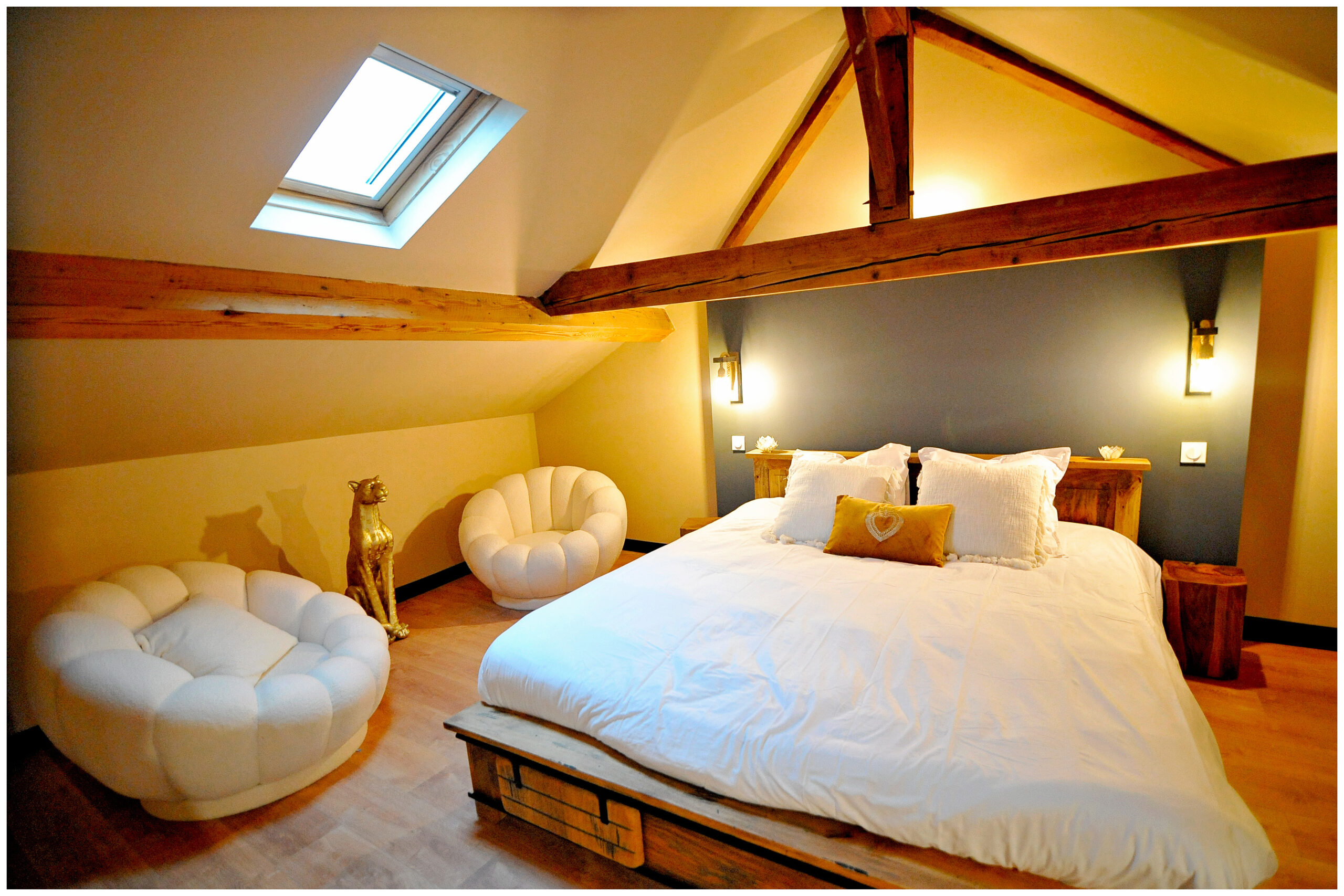 Blossom Interiors - Décoration d'intérieur logement locatif - airbnb - booking - love room - logement atypique et à thème - location saisonnière - location - colocation - rénovation - investissement immobilier - réservez votre nuit en amoureux dans un logement atypique haut de gamme immobilier