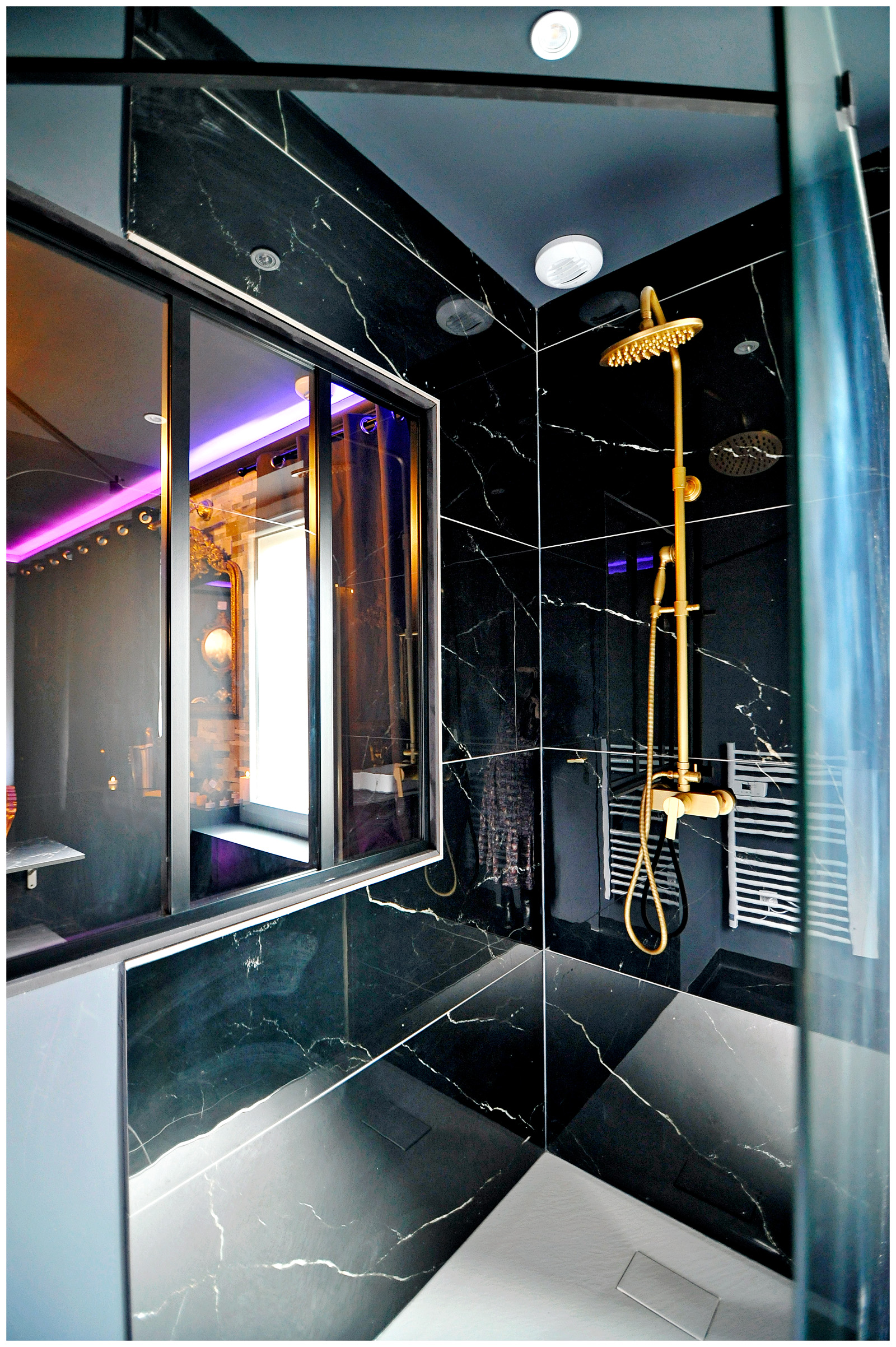 Blossom Interiors - Décoration d'intérieur logement locatif - airbnb - booking - love room - logement atypique et à thème - location saisonnière - location - colocation - rénovation - investissement immobilier - réservez votre nuit en amoureux dans un logement atypique haut de gamme