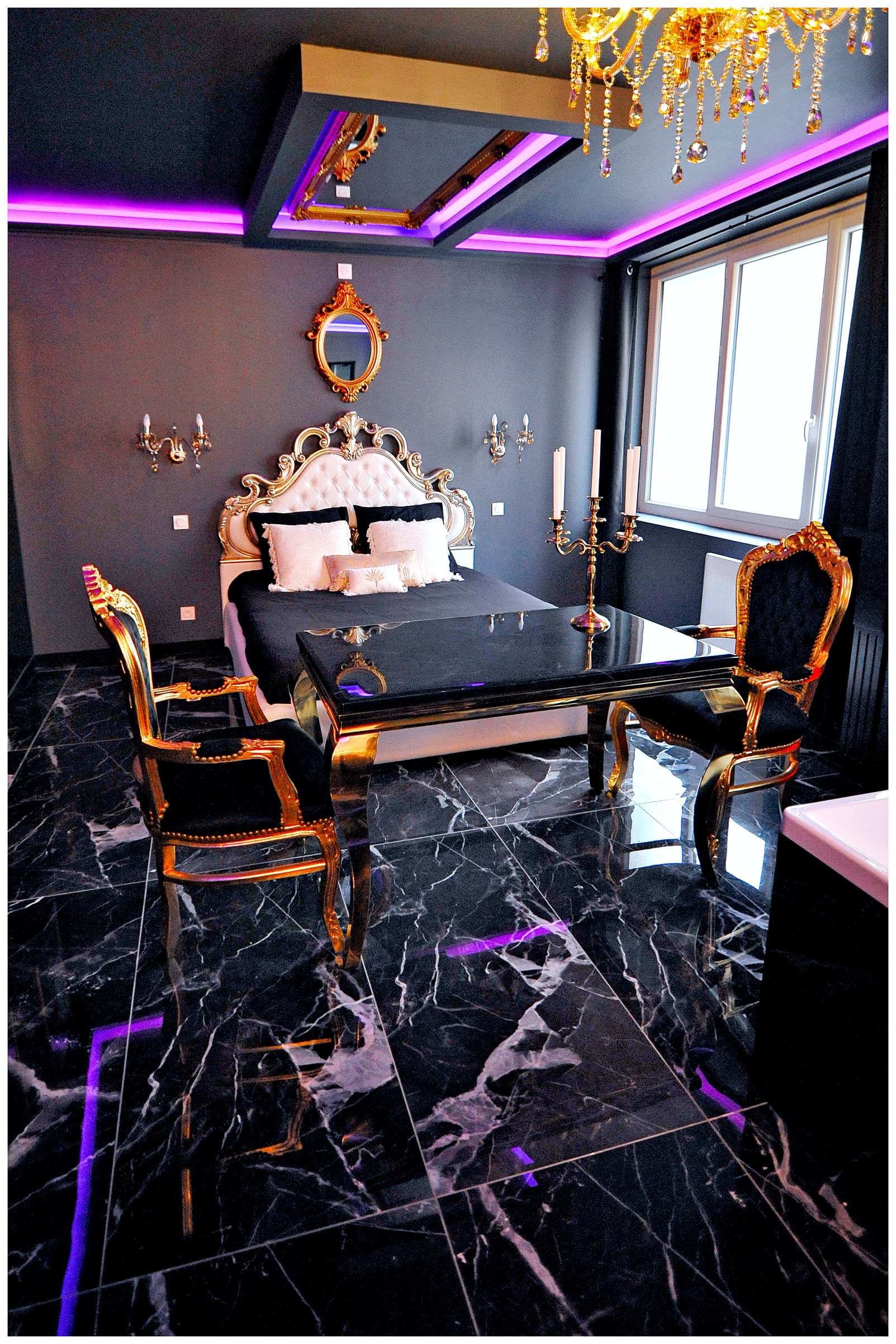 Blossom Interiors - Décoration d'intérieur logement locatif - airbnb - booking - love room - logement atypique et à thème - location saisonnière - location - colocation - rénovation - investissement immobilier - réservez votre nuit en amoureux dans un logement atypique haut de gamme