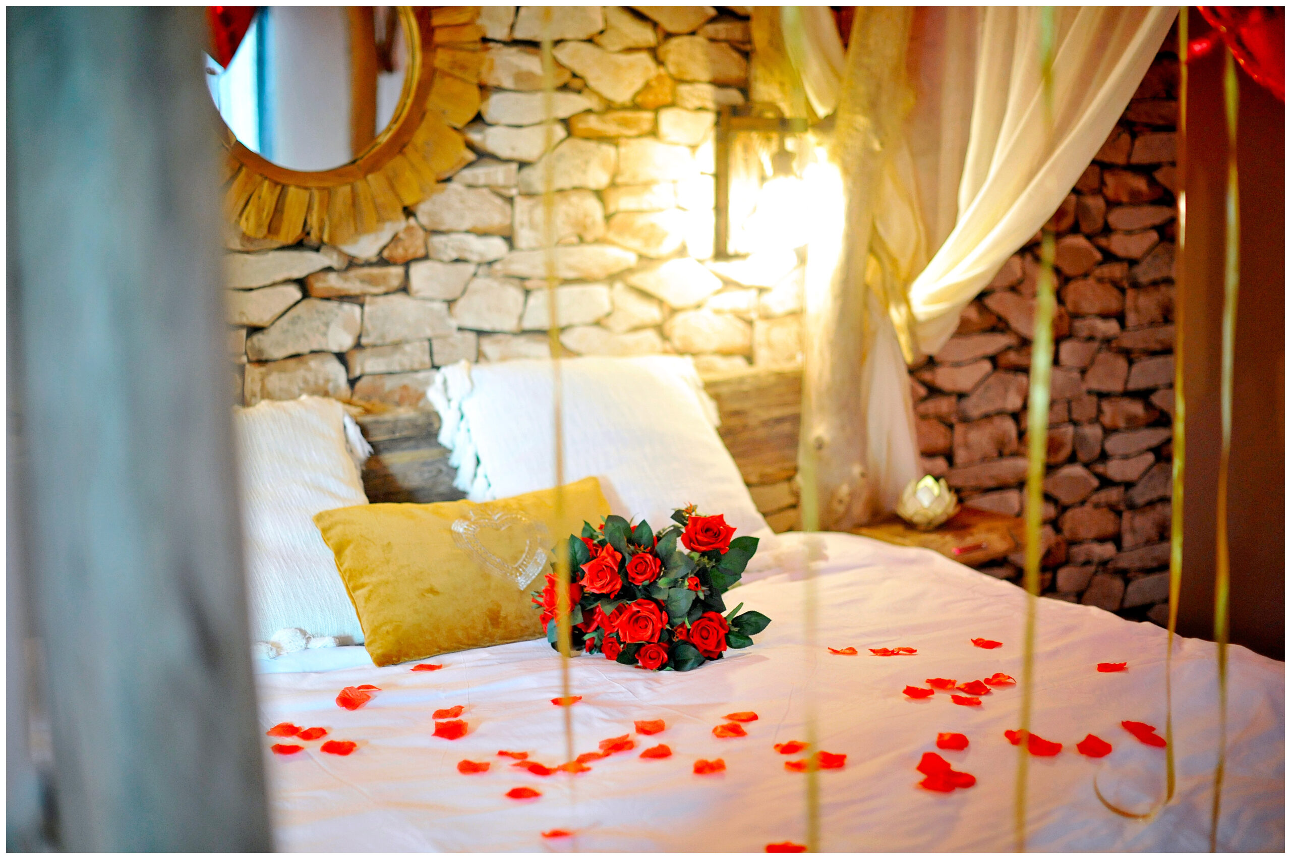 Blossom Interiors - Décoration d'intérieur logement locatif - airbnb - booking - love room - logement atypique et à thème - location saisonnière - location - colocation - rénovation - investissement immobilier - réservez votre nuit en amoureux dans un logement atypique haut de gamme immobilier