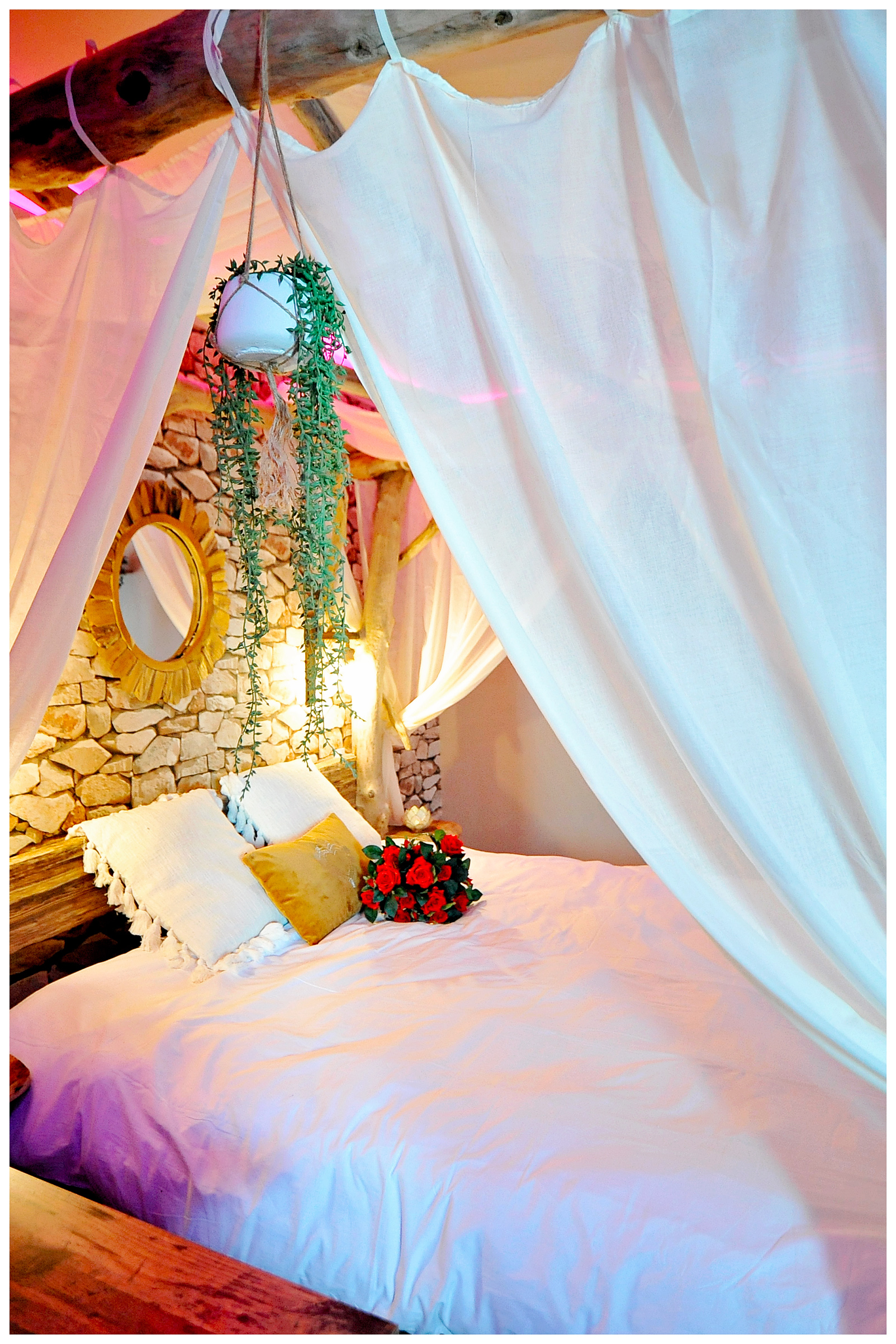 Blossom Interiors - Décoration d'intérieur logement locatif - airbnb - booking - love room - logement atypique et à thème - location saisonnière - location - colocation - rénovation - investissement immobilier - réservez votre nuit en amoureux dans un logement atypique haut de gamme immobilier